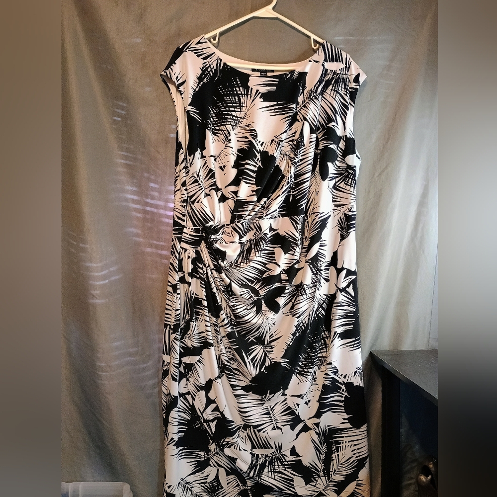 Roz & Ali Black and White Tropical Palm Print Plus Size Women's Dress